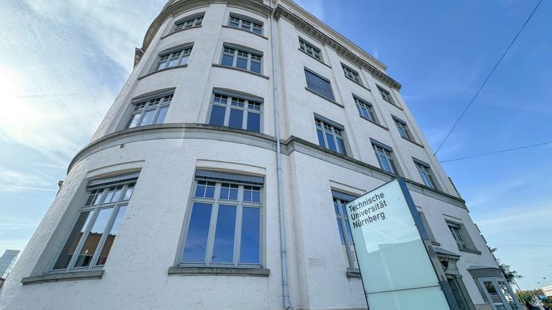 Die Technische Universität in Nürnberg begrüßt zum allerersten Mal Studenten.