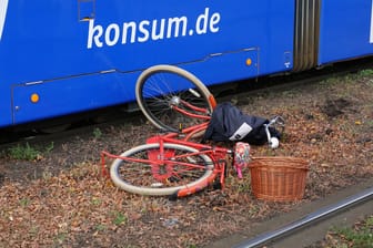 VU Radfahrerin kollidierte mit Straßenbahn - 1 Schwerverletzte