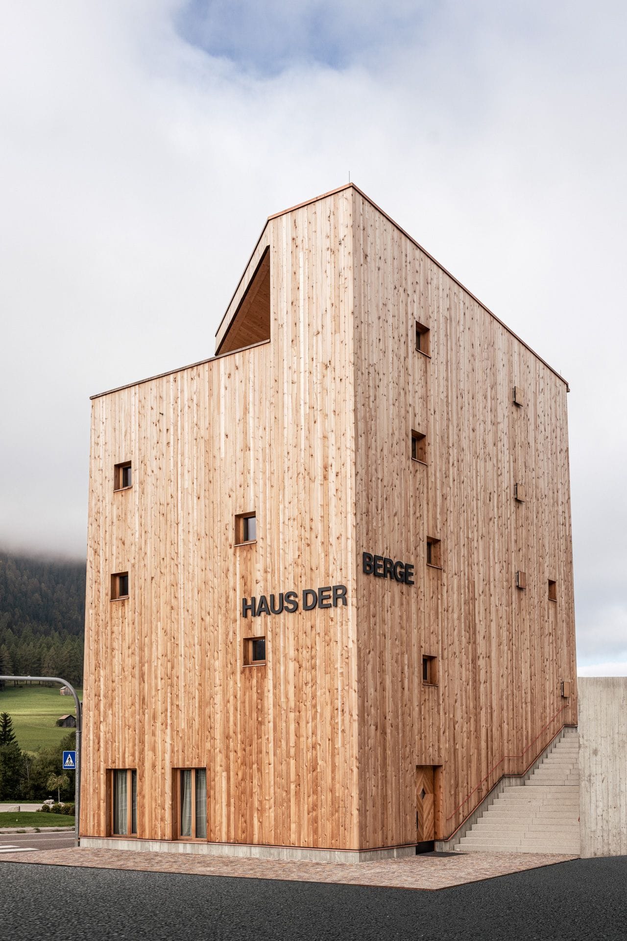 Komplett aus Holz gebaut: Das «Haus der Berge» informiert über die Geschichte der Region und das Unesco-Weltnaturerbe, zu denen die Sextner Dolomiten zählen.