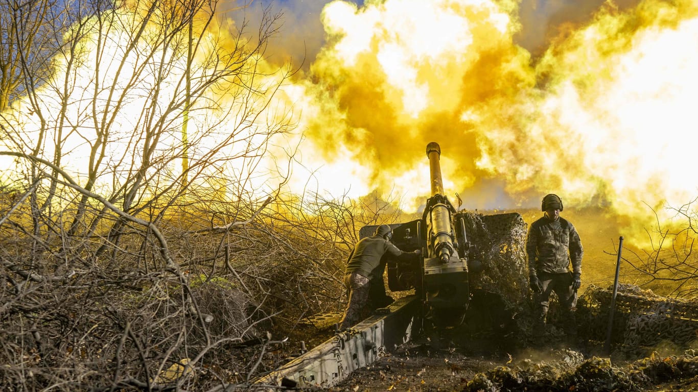 Ein ukrainischer Artillerist in der Nähe von Bachmut: Tausende Ukrainer wurden im Westen für den Abwehrkampf gegen Russland ausgebildet.