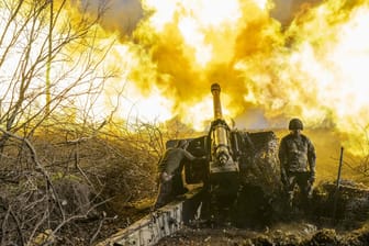 Ein ukrainischer Artillerist in der Nähe von Bachmut: Tausende Ukrainer wurden im Westen für den Abwehrkampf gegen Russland ausgebildet.
