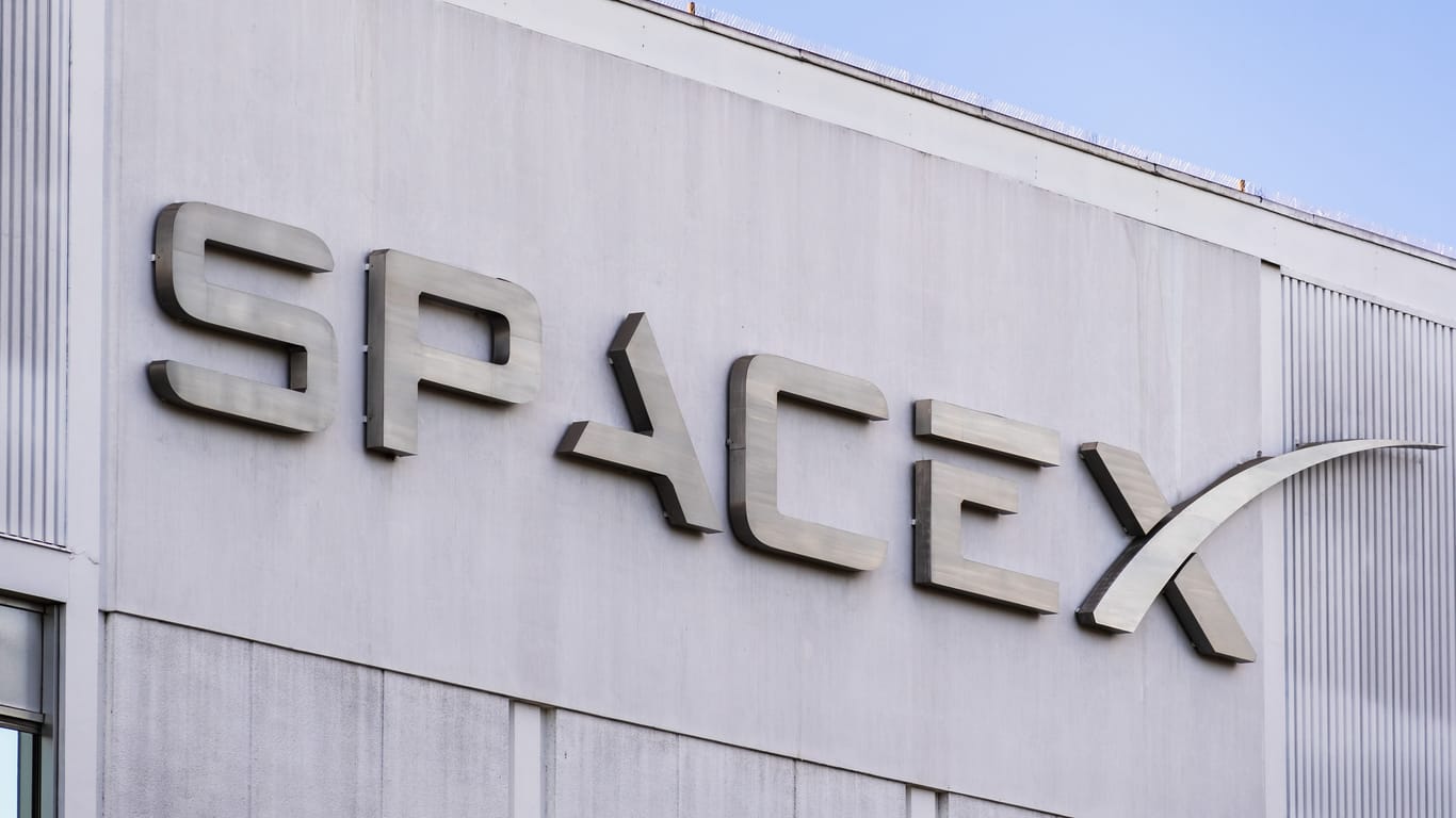 Dec 8, 2019 Hawthorne / Los Angeles / CA / USA - close up of SpaceX (Space Exploration Technologies Corp.) sign at their headquarters; SpaceX is a private American aerospace manufacturer