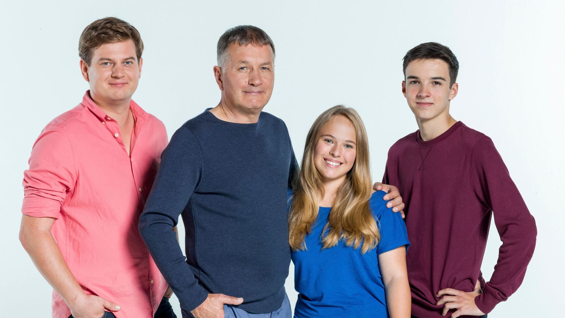 Karsten Kühn an der Seite seiner Serienkollegen Thomas Rühmann, Ella Zirow und Anthony Petrifke.