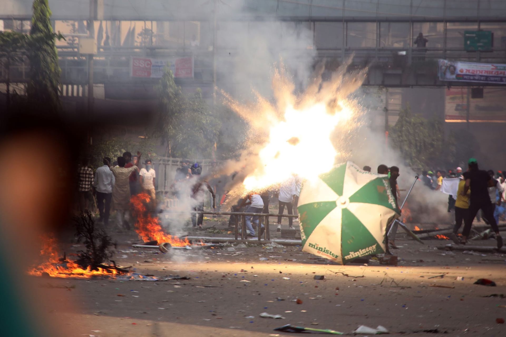 Demonstranten in Bangladesch: Bei Auseinandersetzungen mit der Polizei ist mindestens eine Person erschossen worden.