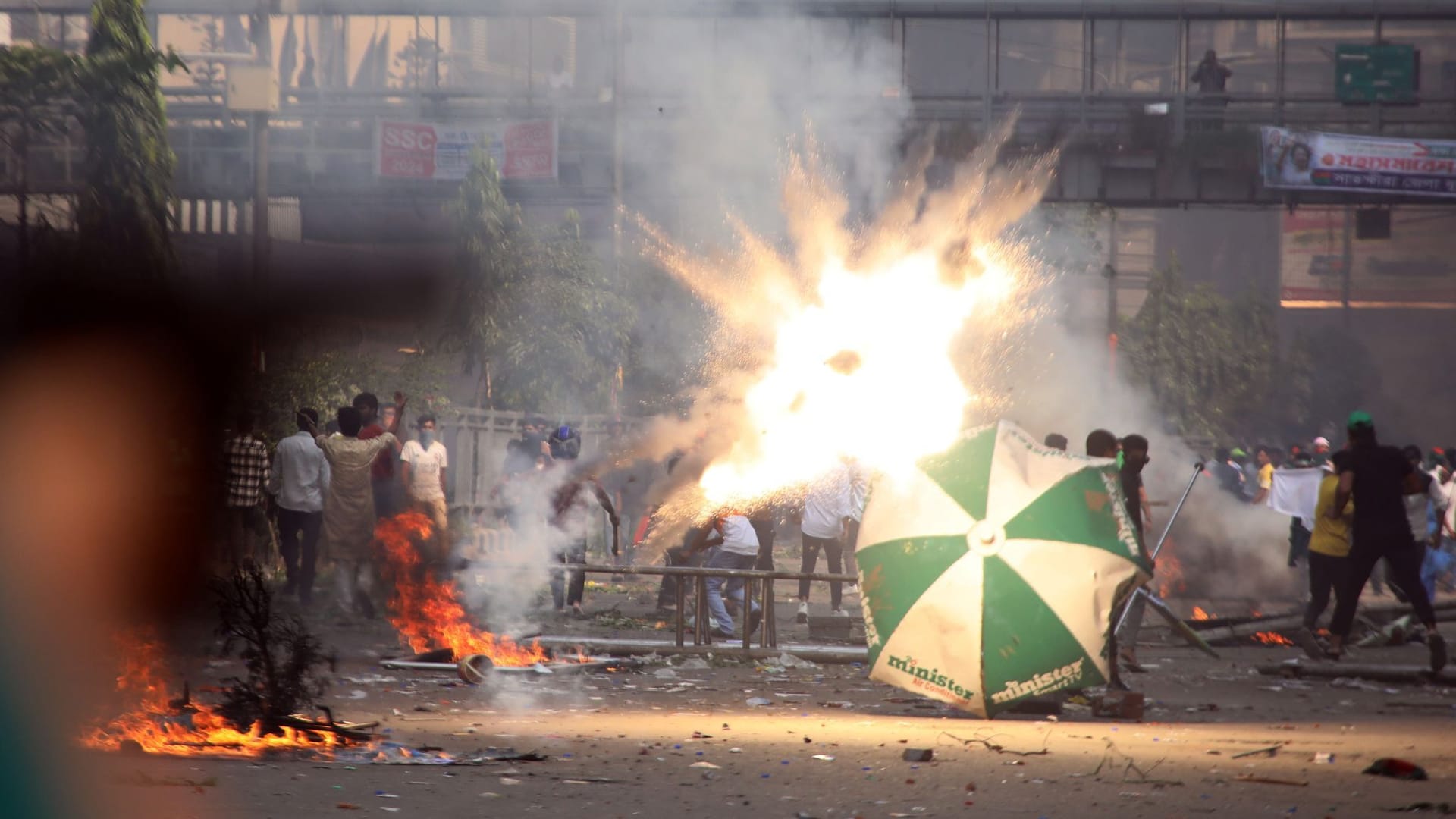 Demonstranten in Bangladesch: Bei Auseinandersetzungen mit der Polizei ist mindestens eine Person erschossen worden.
