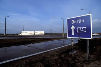 Autobahnschild zur A24 in Richtung Berlin
