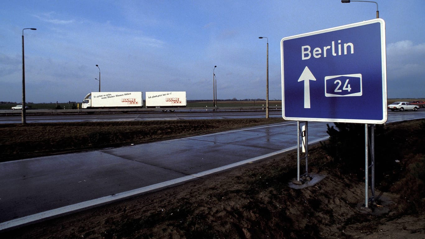 Autobahnschild zur A24 in Richtung Berlin