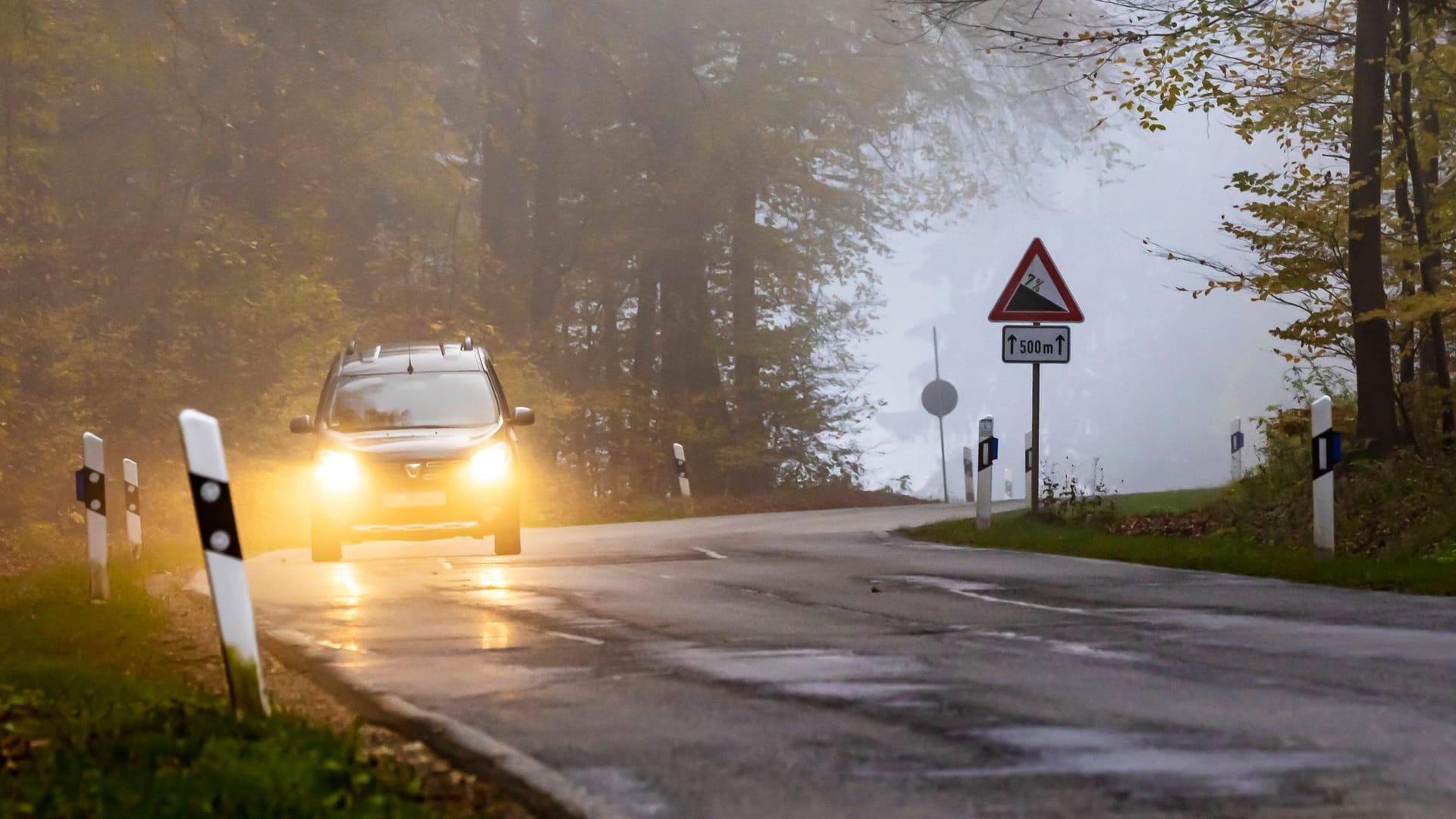 Trügerische Idylle: In Waldpassagen kann es schon jetzt zu gefährlicher Glätte kommen.