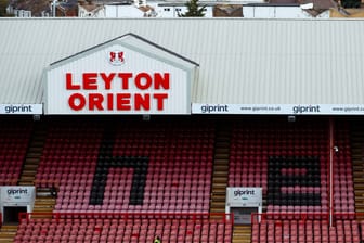 Leyton Orient: Ein Fan des Klubs starb auf der Tribüne.