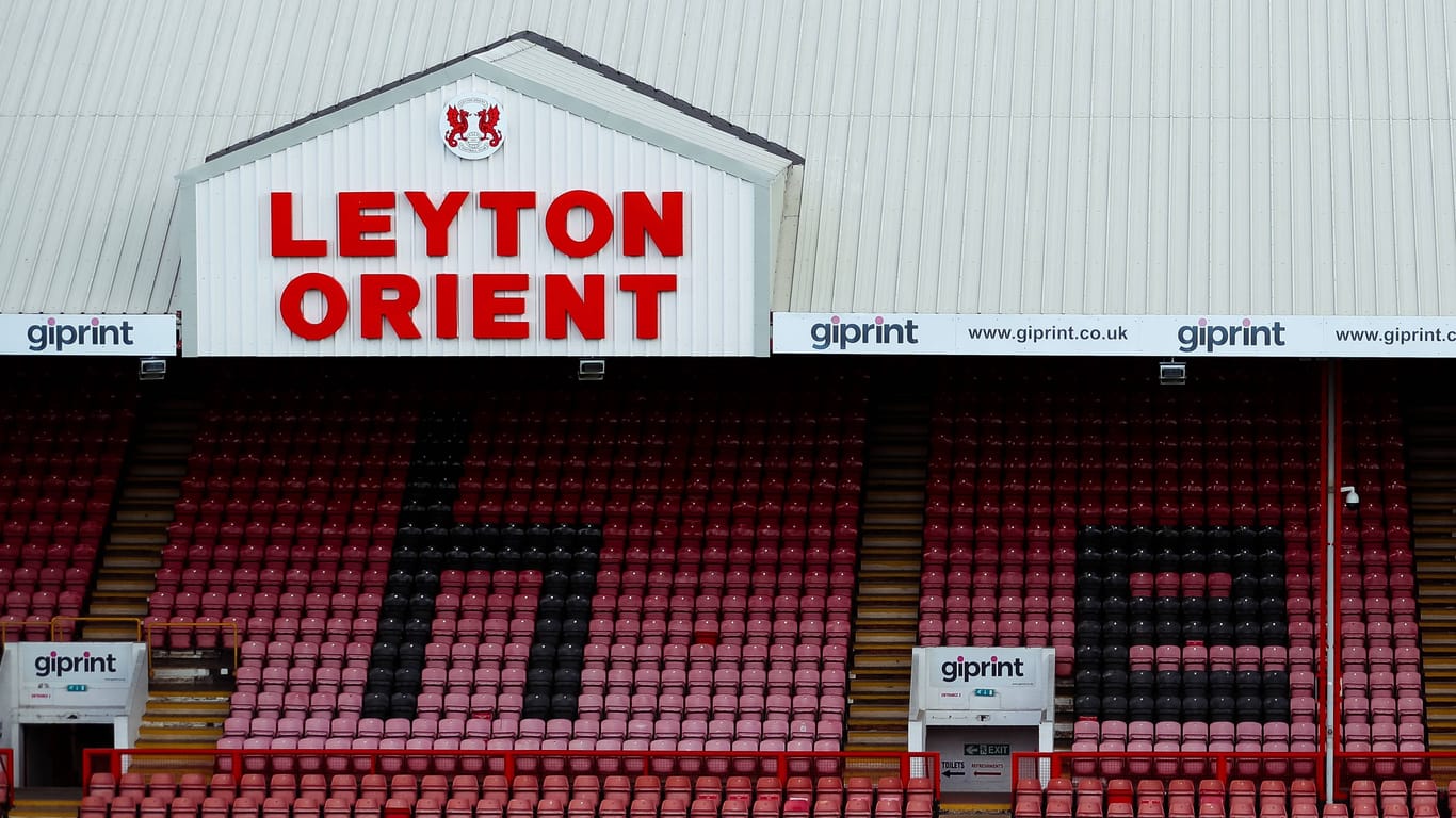Leyton Orient: Ein Fan des Klubs starb auf der Tribüne.