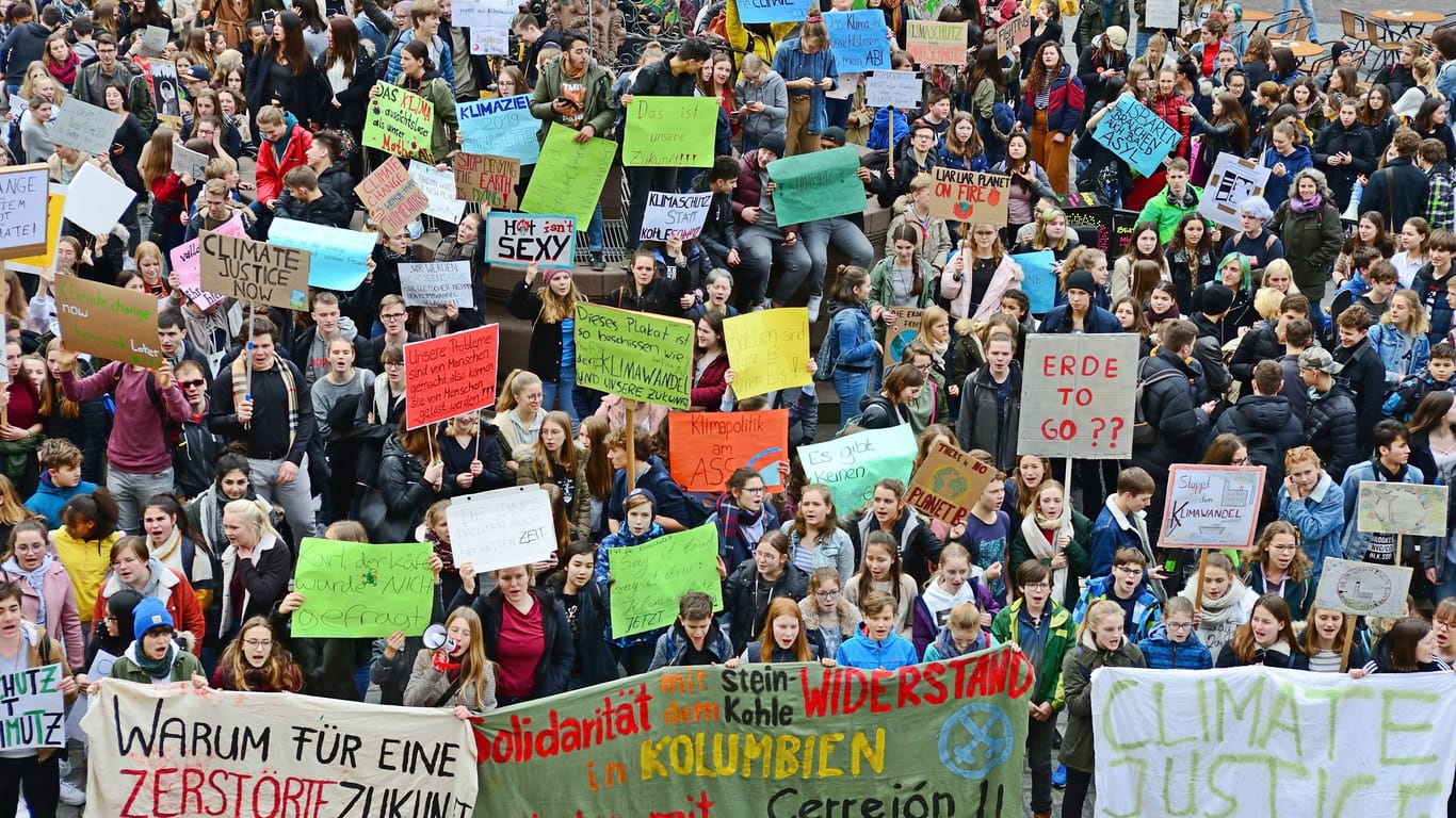 Demonstration der Schülerbewegung Fridays For Future (Archivfoto): War eine Razzia bei Partnern der Initiative zulässig?