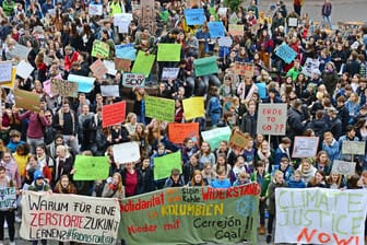 Demonstration der Schülerbewegung Fridays For Future (Archivfoto): War eine Razzia bei Partnern der Initiative zulässig?