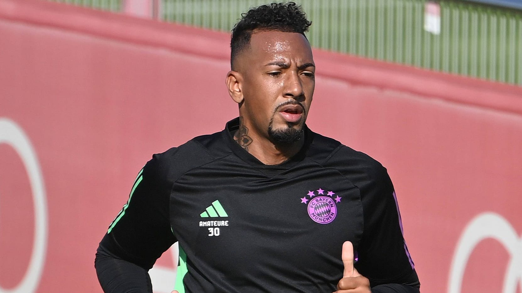 Jérôme Boateng: Der Weltmeister von 2014 hält sich aktuell beim FC Bayern fit.