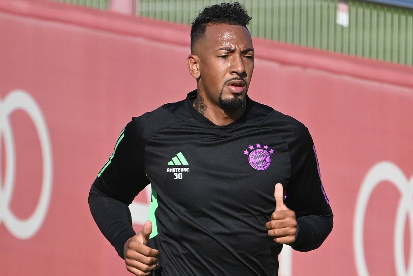 Jérôme Boateng: Der Weltmeister von 2014 hält sich aktuell beim FC Bayern fit.