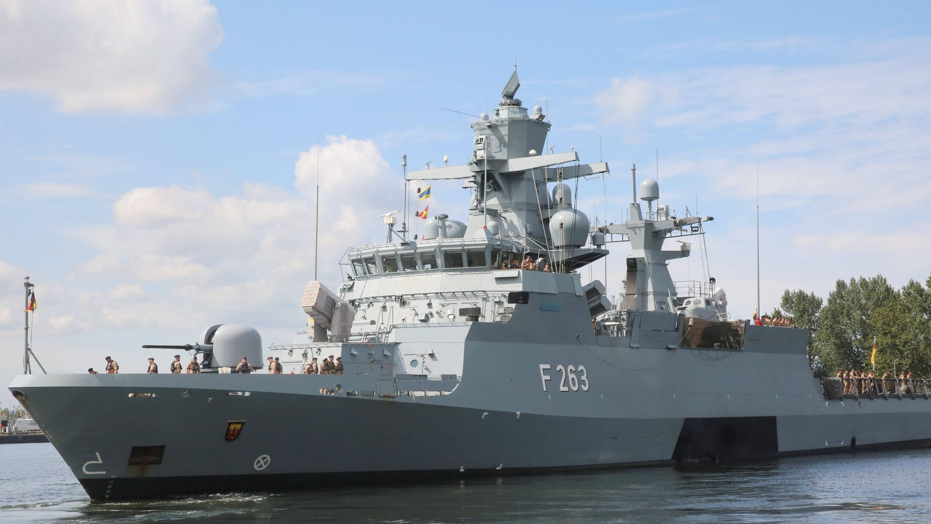 Korvette Oldenburg: Das kleine Kriegsschiff der Deutschen Marine brach am 13. August vom Marinestützpunkt Hohe Düne bei Warnemünde auf, um an der UNIFIL bei ihrer Friedensmission vor der libanesischen Küste zu unterstützen.