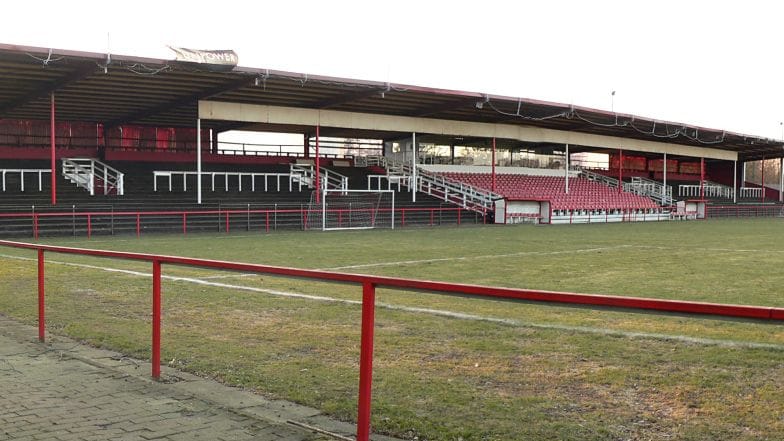 Das Oststadtstadion in Hannover (Archivbild): Unter der Holztribüne wurde das Skelett gefunden.