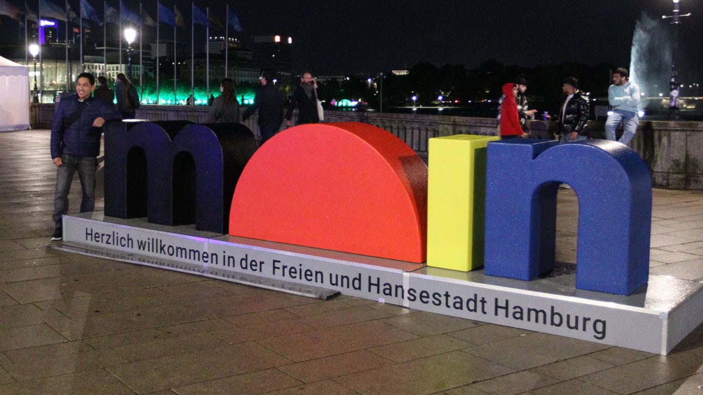 Der Schriftzug "Moin" in Großbuchstaben während des Bürgerfestes zum Tag der Deutschen Einheit: Das Einheitsfest wurde teurer als seine Vorgänger.