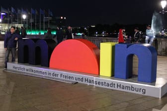 Der Schriftzug "Moin" in Großbuchstaben während des Bürgerfestes zum Tag der Deutschen Einheit: Das Einheitsfest wurde teurer als seine Vorgänger.