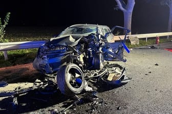 Das Wrack eines Unfallbeteiligten: In dem Auto starb der 62-Jährige.