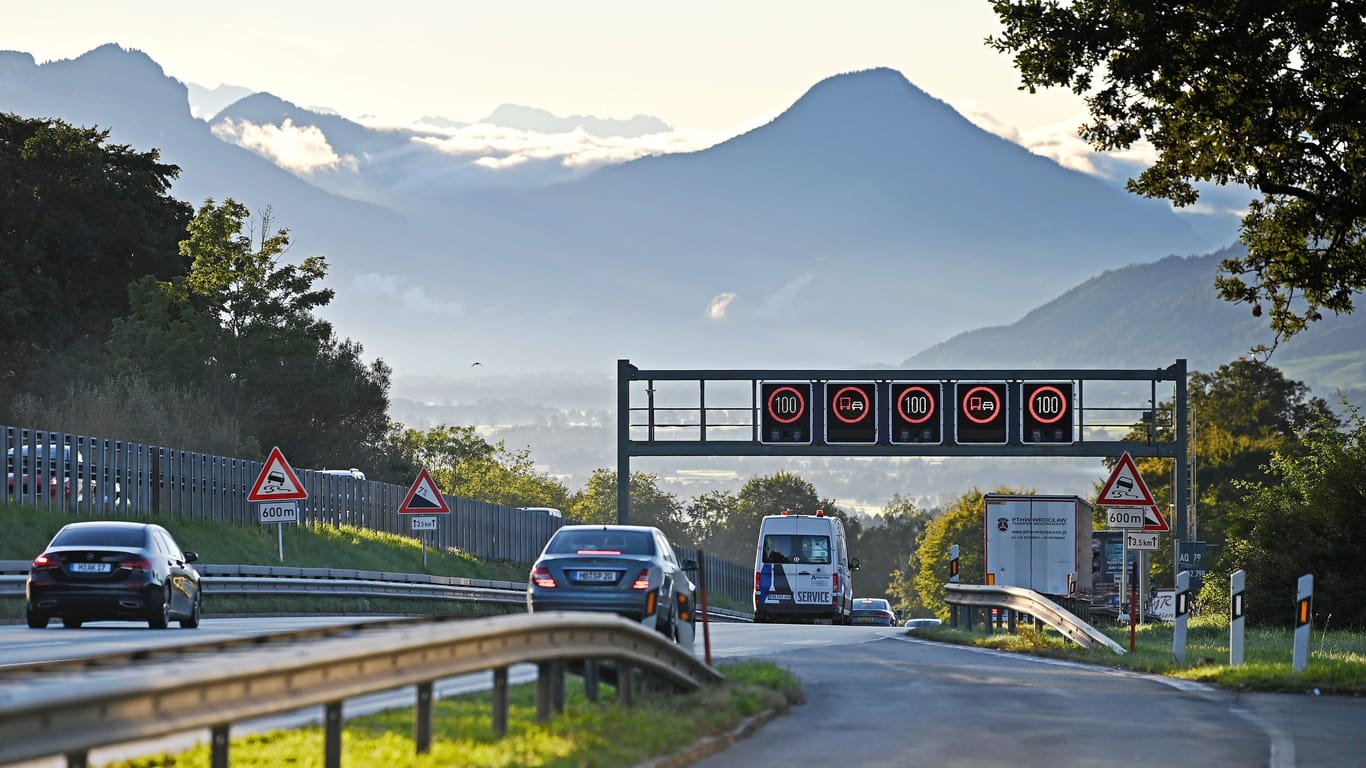 Es wird kommen: Das generelle Tempolimit auf deutschen Autobahnen sei unausweichlich, sagt DUH-Chef Jürgen Resch.