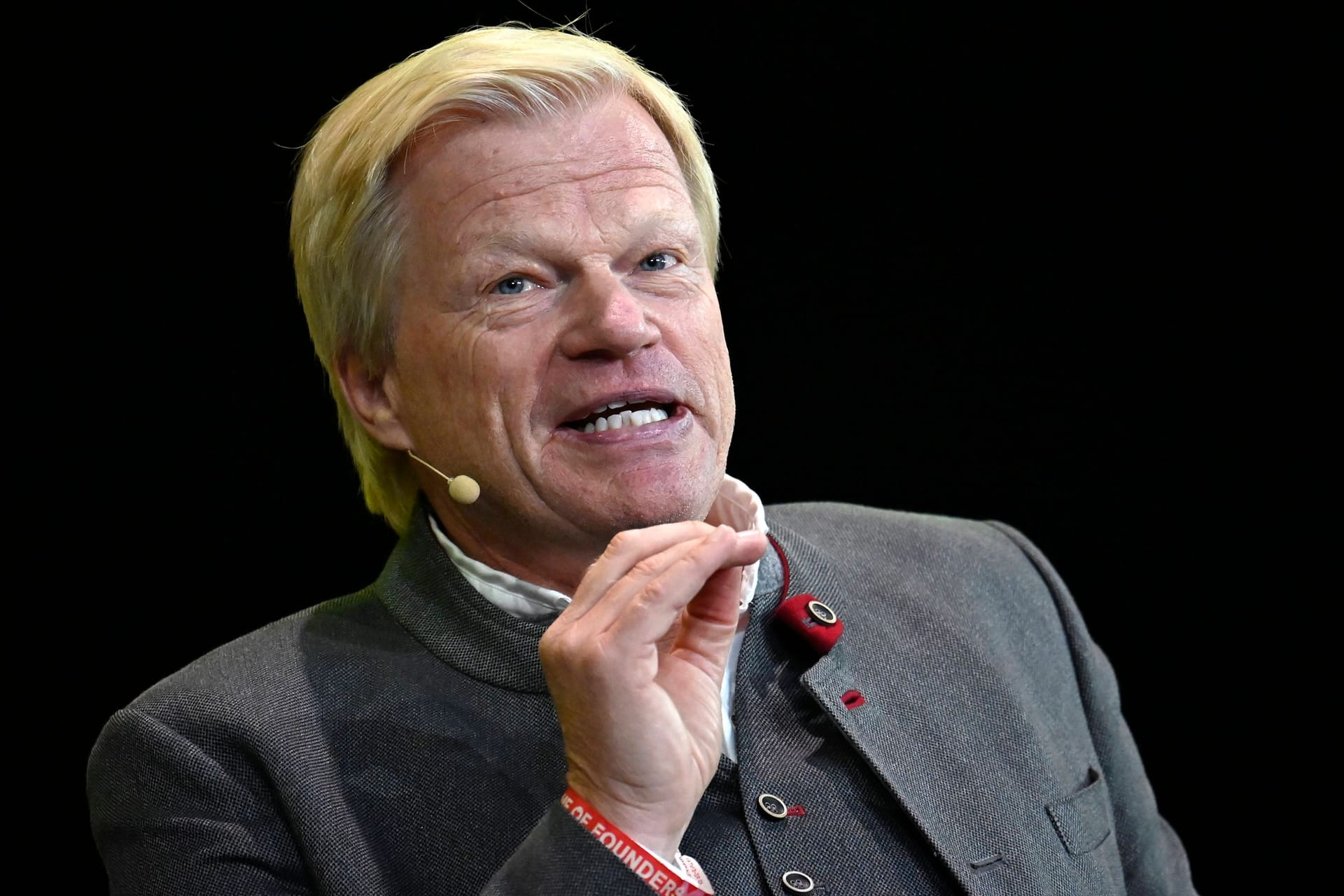 Oliver Kahn: Er hat sich zu der Kritik von Uli Hoeneß an ihm geäußert.