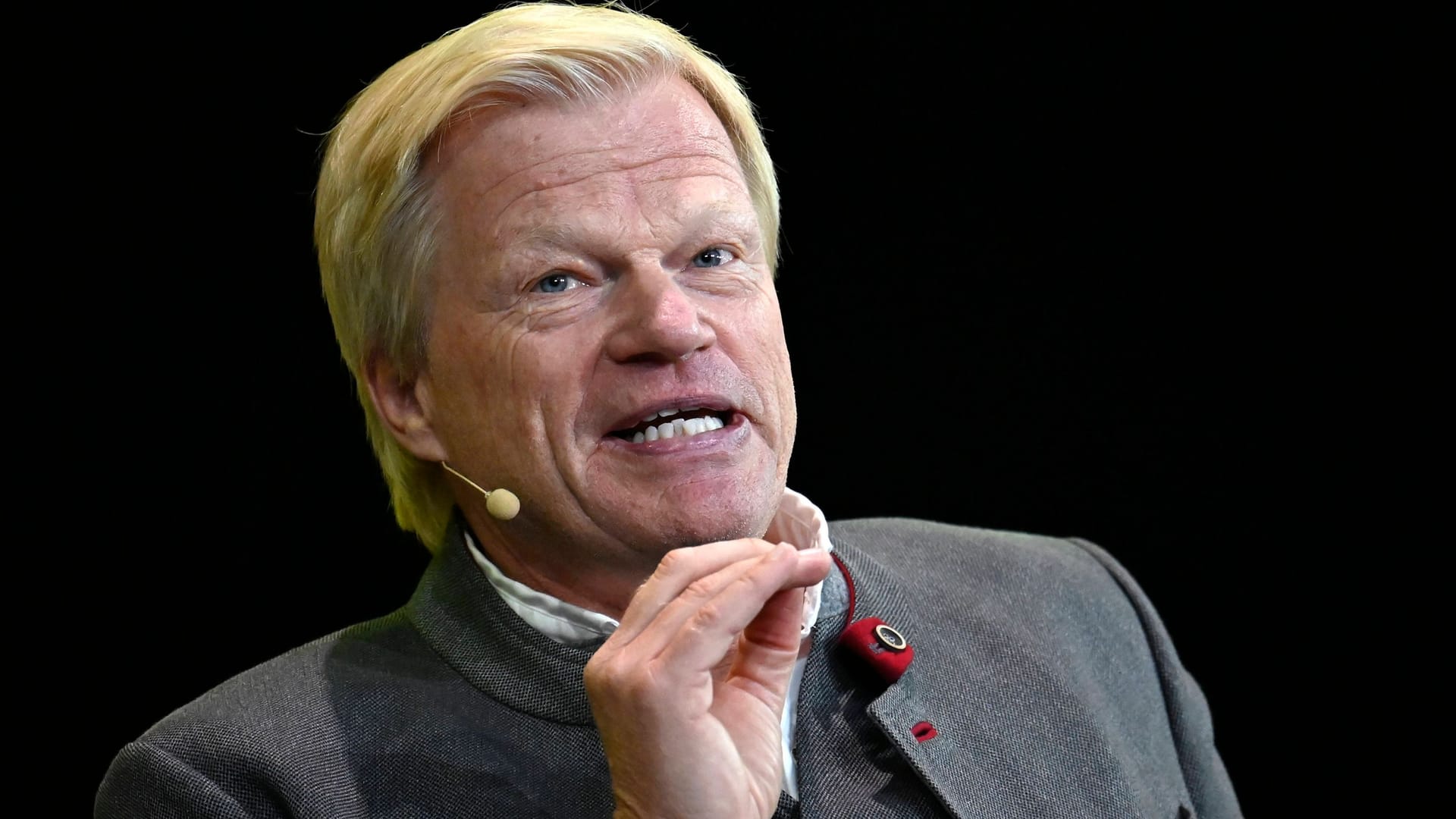 Oliver Kahn: Er hat sich zu der Kritik von Uli Hoeneß an ihm geäußert.