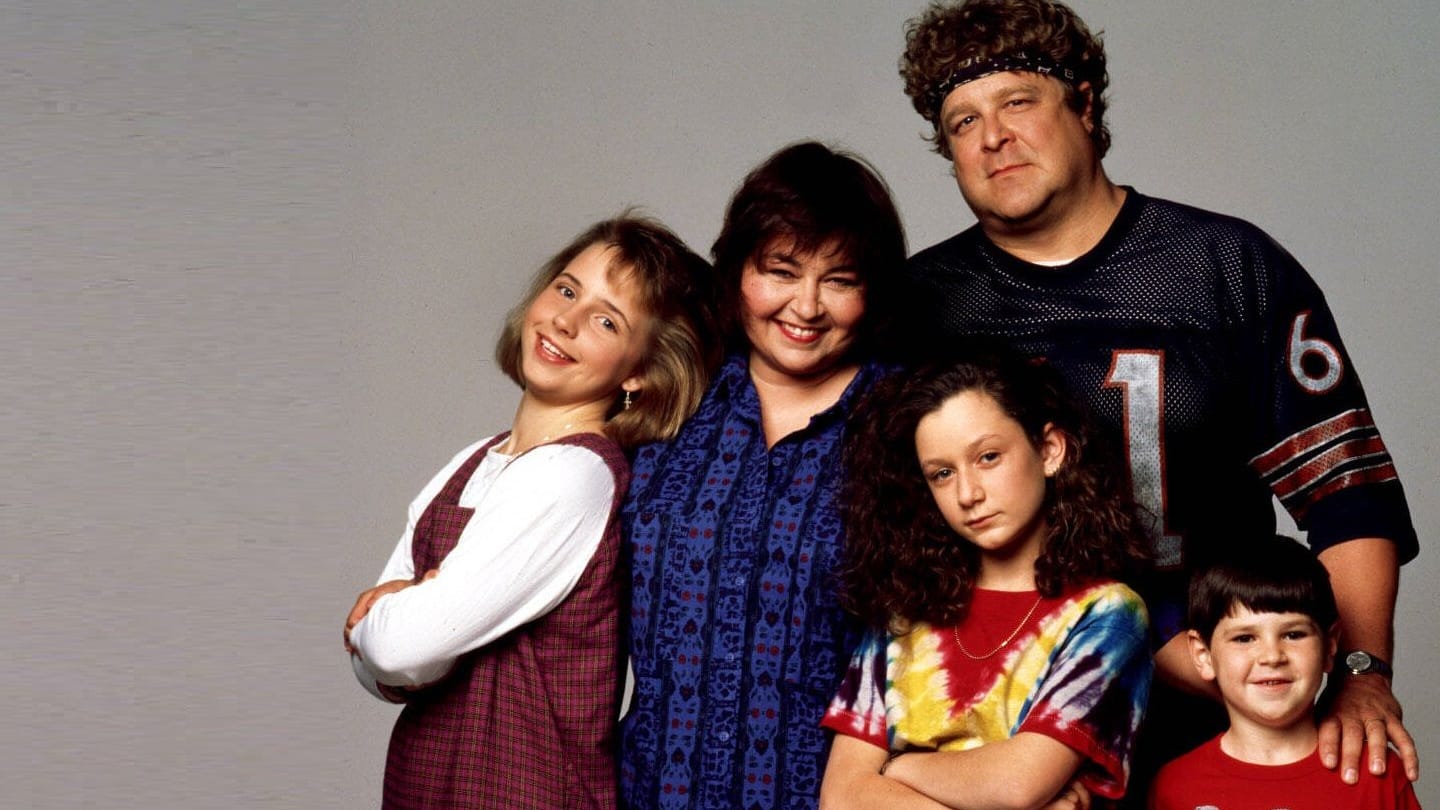 Die Stars aus "Roseanne": Lecy Goranson, Roseanne Barr, John Goodman, Sara Gilbert und Michael Fishman.