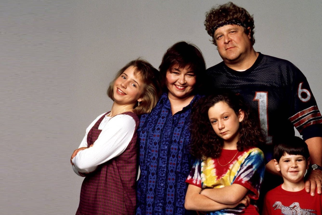 Die Stars aus "Roseanne": Lecy Goranson, Roseanne Barr, John Goodman, Sara Gilbert und Michael Fishman.