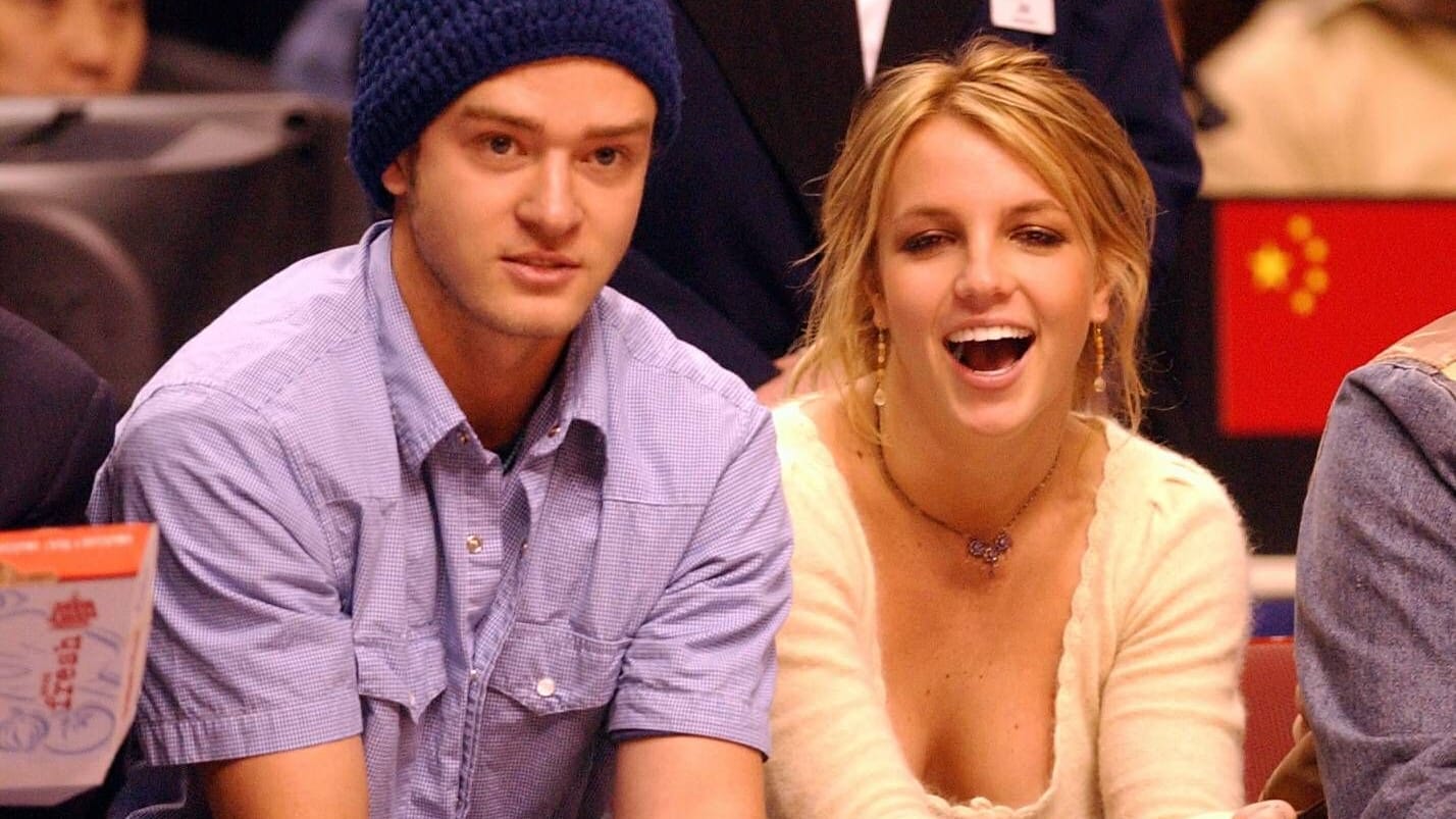 2002: Justin Timberlake und Britney Spears bei einem Basketballspiel.