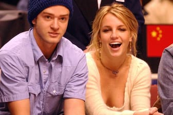 2002: Justin Timberlake und Britney Spears bei einem Basketballspiel.