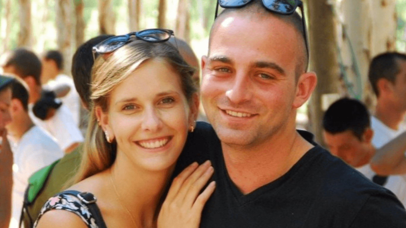 Itai und Hadar Berdichevsky starben, als Hamas-Terroristen in ihr Haus eindrangen: Zuvor versteckte das Paar seine Baby-Zwillinge.
