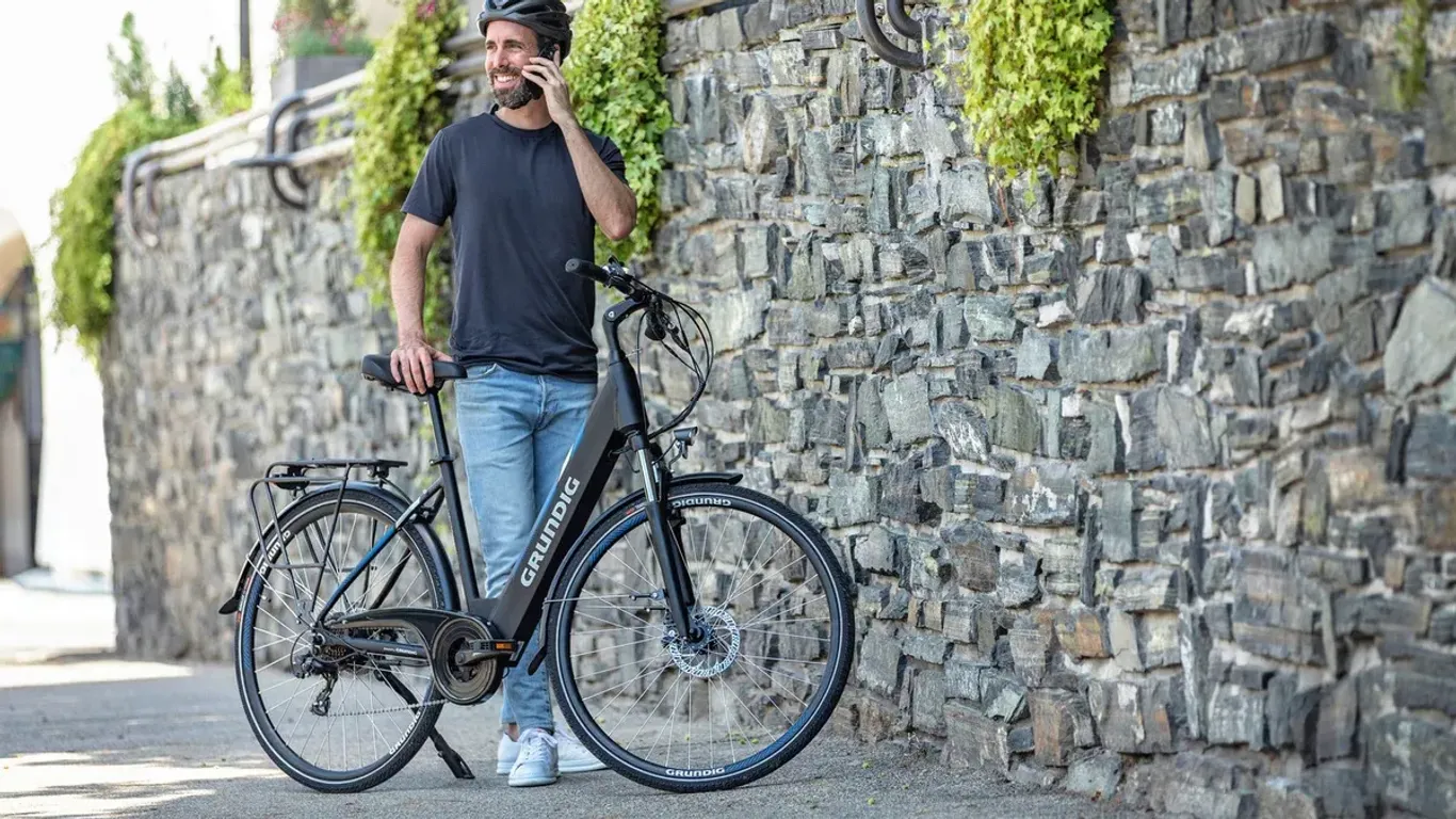 Heute können Sie sich ein E-Bike der Marke Grundig mit Top-Ausstattung zum Tiefpreis sichern.