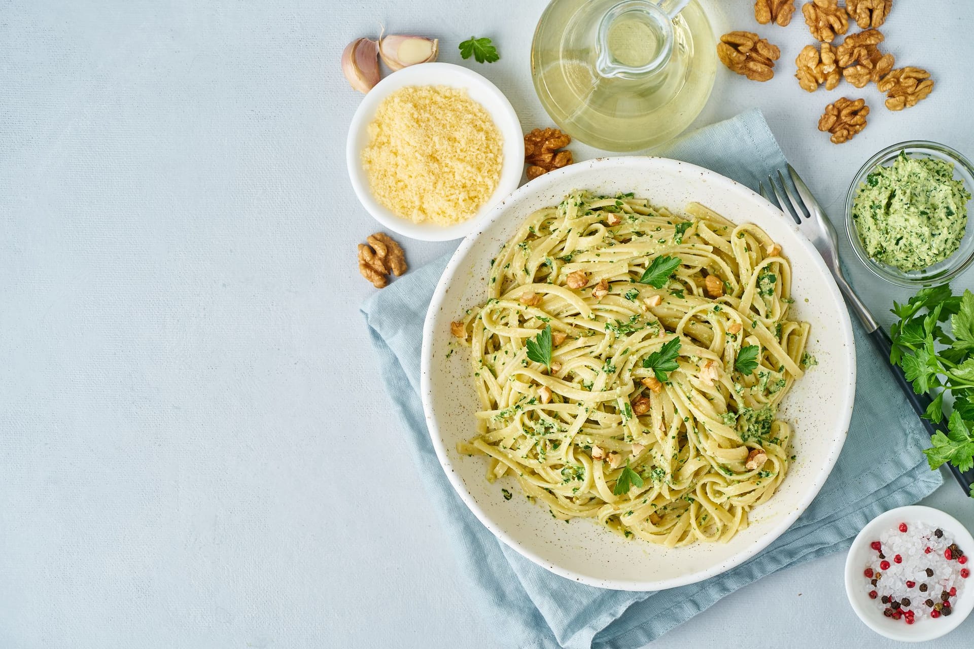 Das Walnuss-Pesto passt vor allem gut zu Linguine.