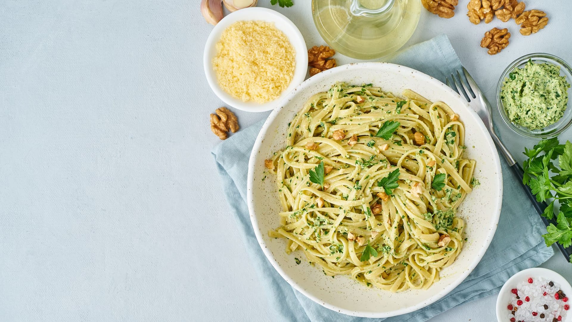 Das Walnuss-Pesto passt vor allem gut zu Linguine.