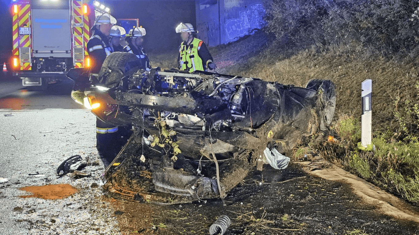 Unfall auf der A3: Kräfte der Freiwilligen Feuerwehr Siegburg.