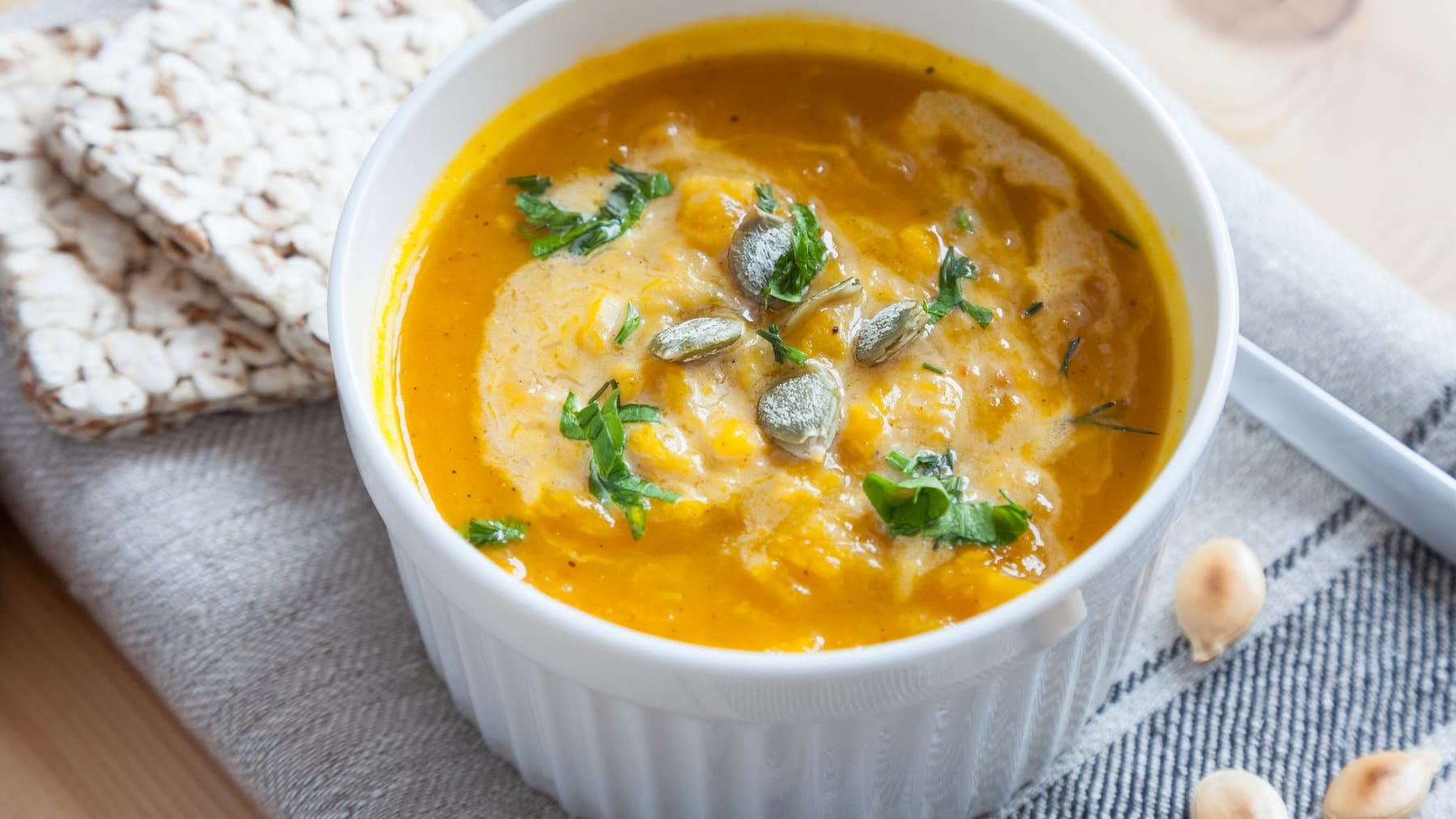 Herbst-Rezept: Kürbissuppe mit Kokosmilch und Curry