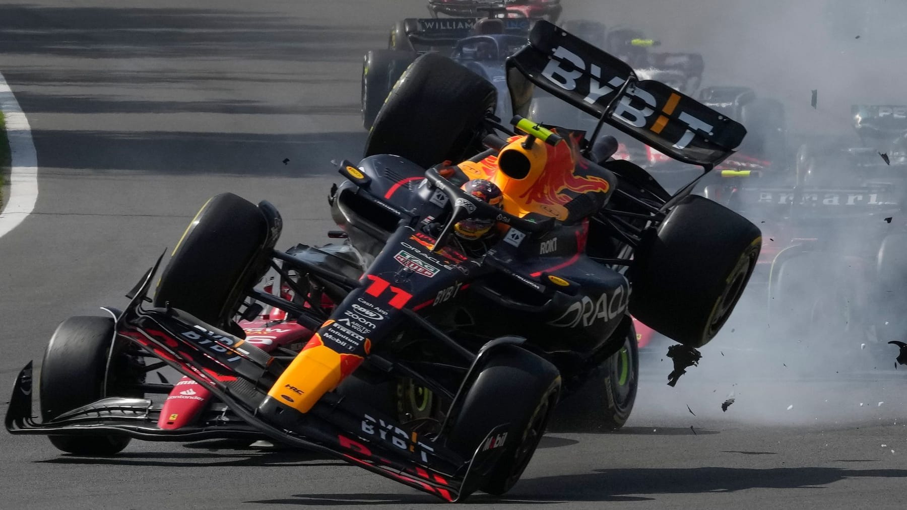 Formel 1 Verstappen gewinnt Crash-Rennen