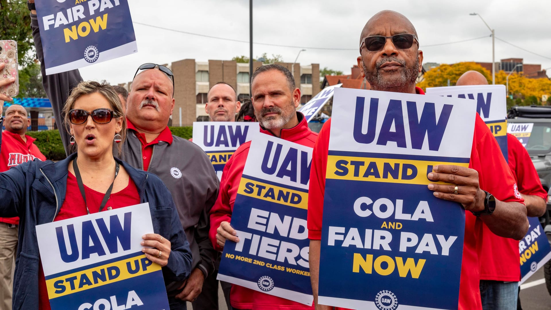 Mitglieder der UAW: Ford und die Gewerkschaft haben sich geeinigt. Mitglieder der UAW: Ford und die Gewerkschaft haben sich geeinigt.