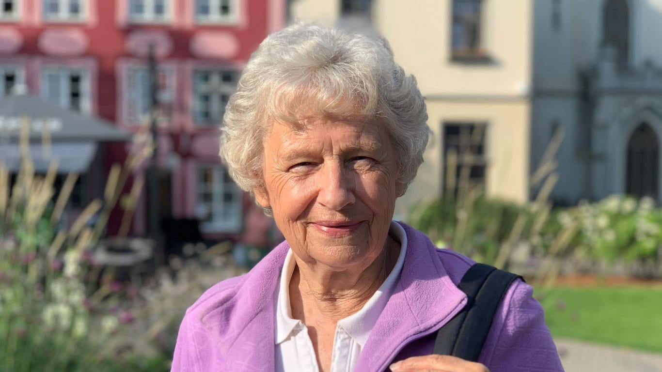 Marlene Sutton in Riga: Seit Anfang September befindet sich die 81-Jährige auf Weltreise.