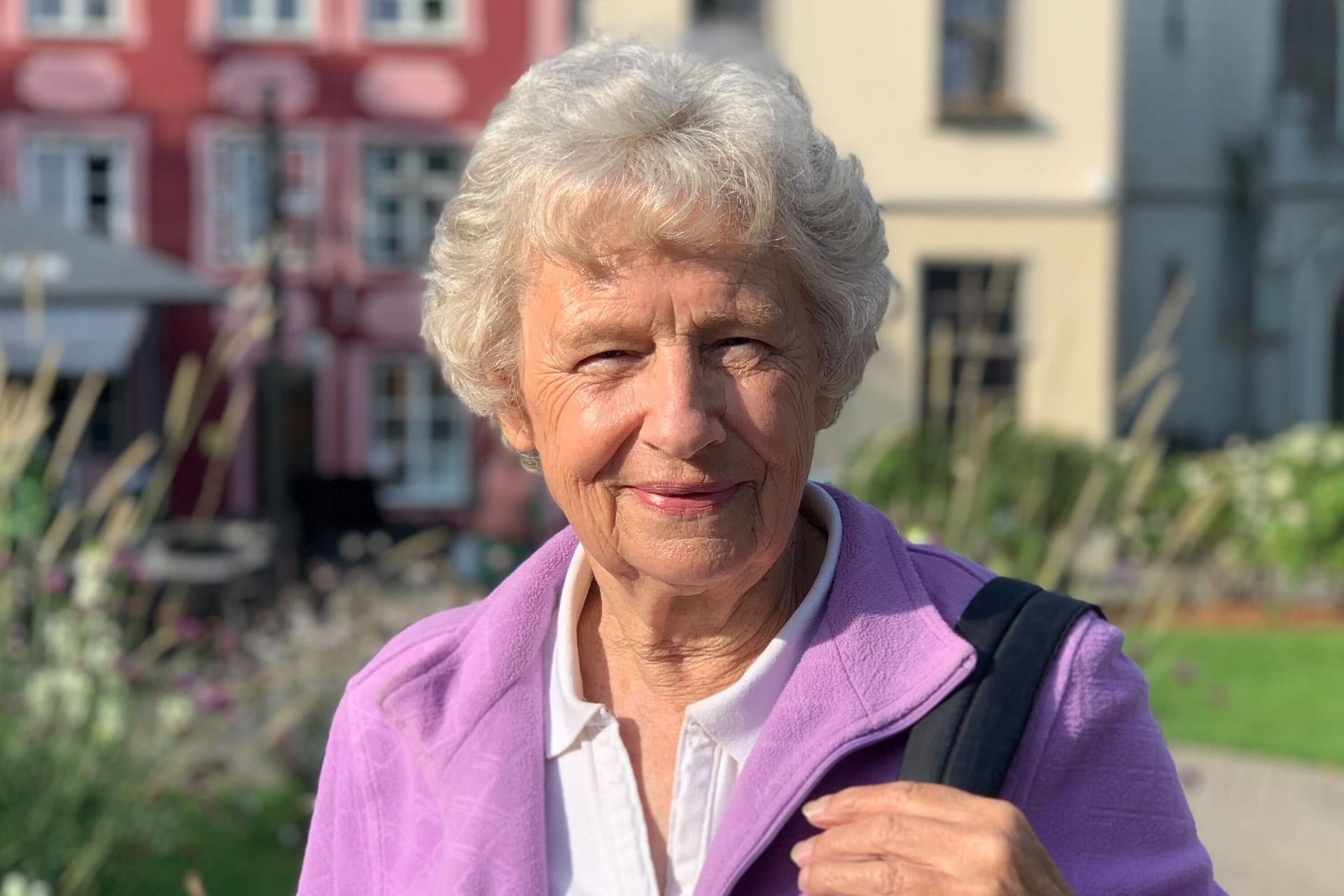Marlene Sutton in Riga: Seit Anfang September befindet sich die 81-Jährige auf Weltreise. Marlene Sutton in Riga: Seit Anfang September befindet sich die 81-Jährige auf Weltreise.
