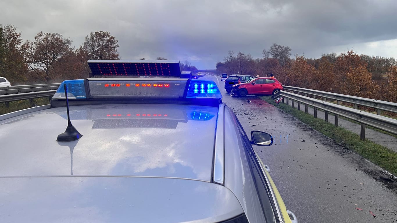 Im Landkreis Cuxhaven ereigneten sich aufgrund starker Hagelschauer mehrere Unfälle. Die A27 war teilweise gesperrt.