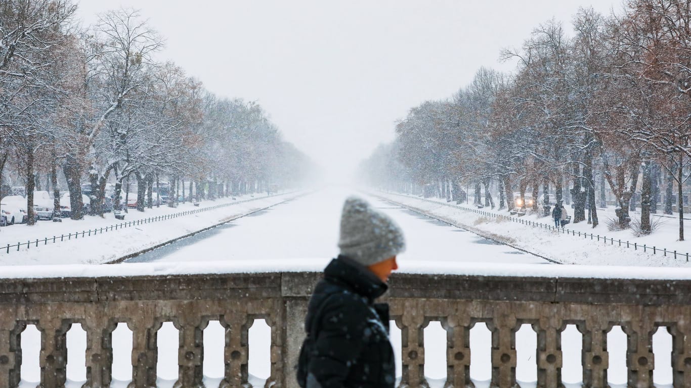 Der Nymphenburger Kanal hat sich in ein "Winter Wonderland" verwandelt (Archivbild): Ein Spaziergang macht nicht nur in der kalten Jahreszeit den Kopf frei.