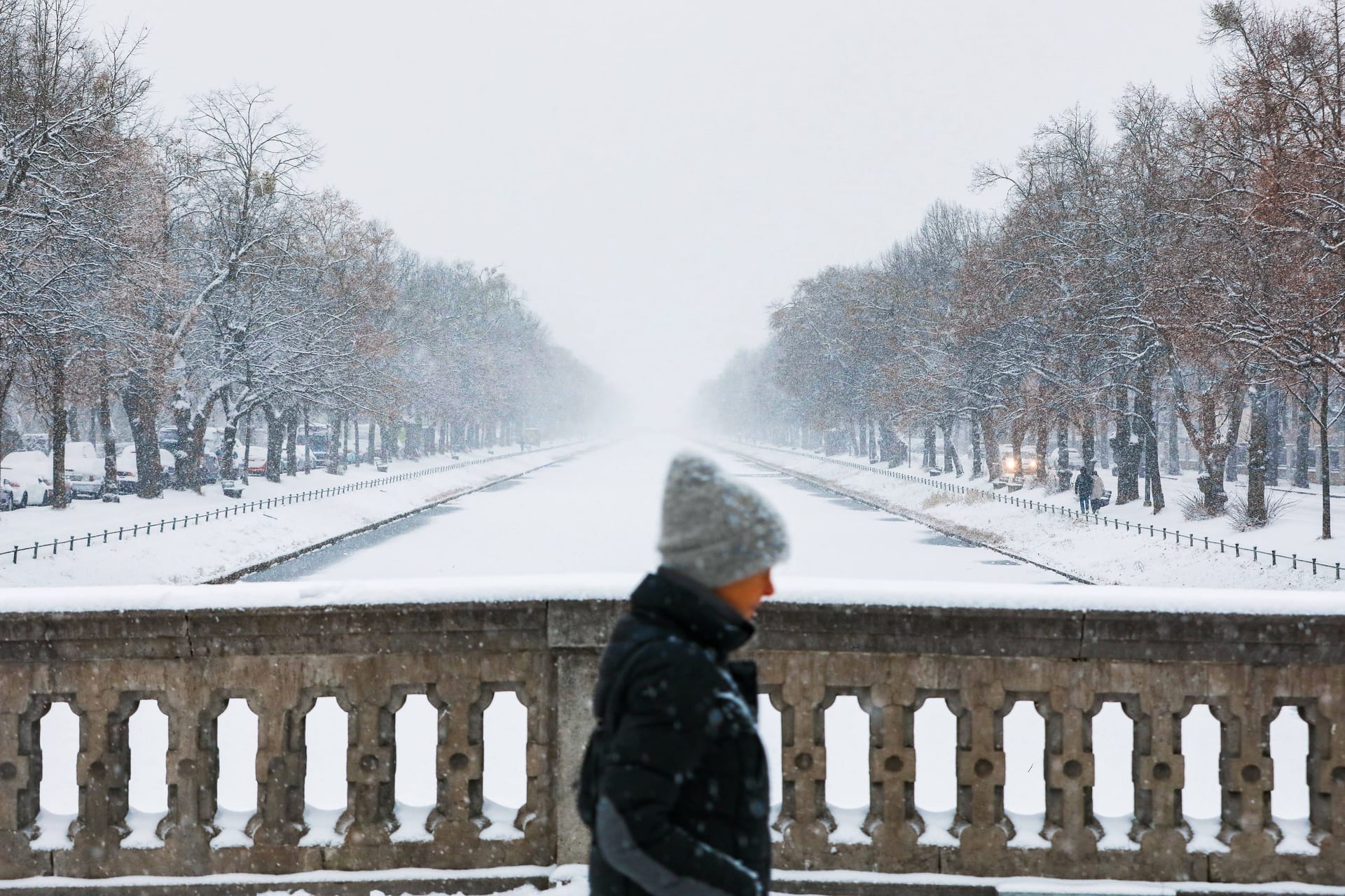 Der Nymphenburger Kanal hat sich in ein "Winter Wonderland" verwandelt (Archivbild): Ein Spaziergang macht nicht nur in der kalten Jahreszeit den Kopf frei.