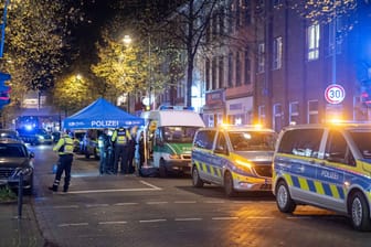 Tatort in Ehrenfeld: Die Polizei war am Abend mit einem Großaufgebot im Einsatz.