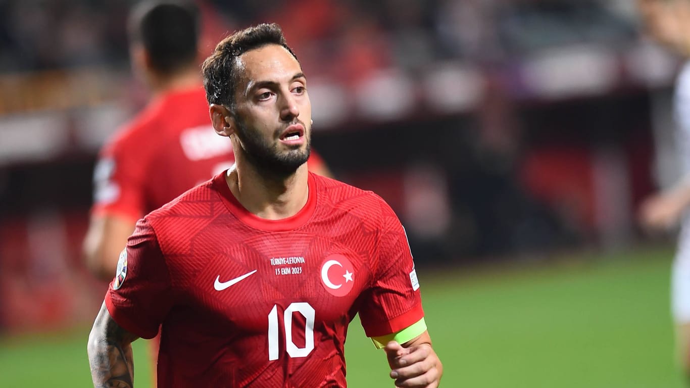 Hakan Çalhanoğlu: Er trifft mit der Türkei auf die DFB-Elf.