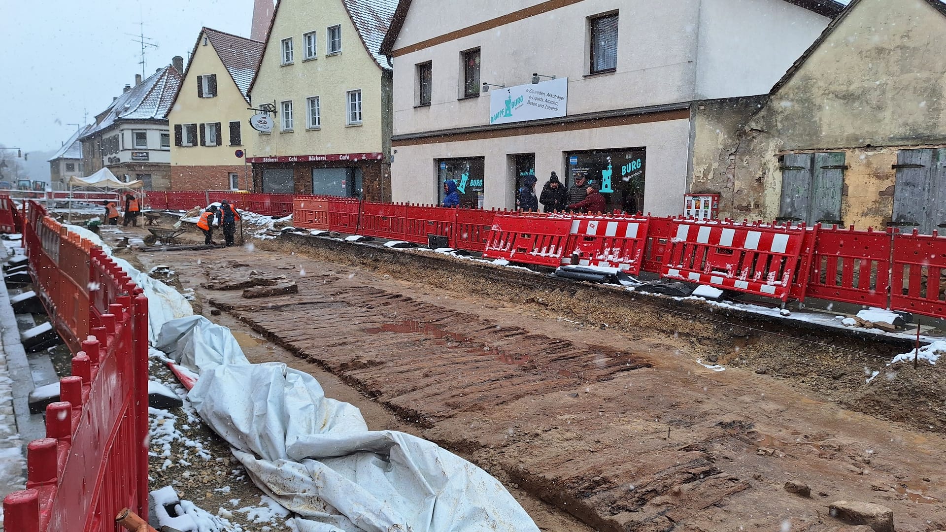 Jetzt sind Archäologen hier am Werk.