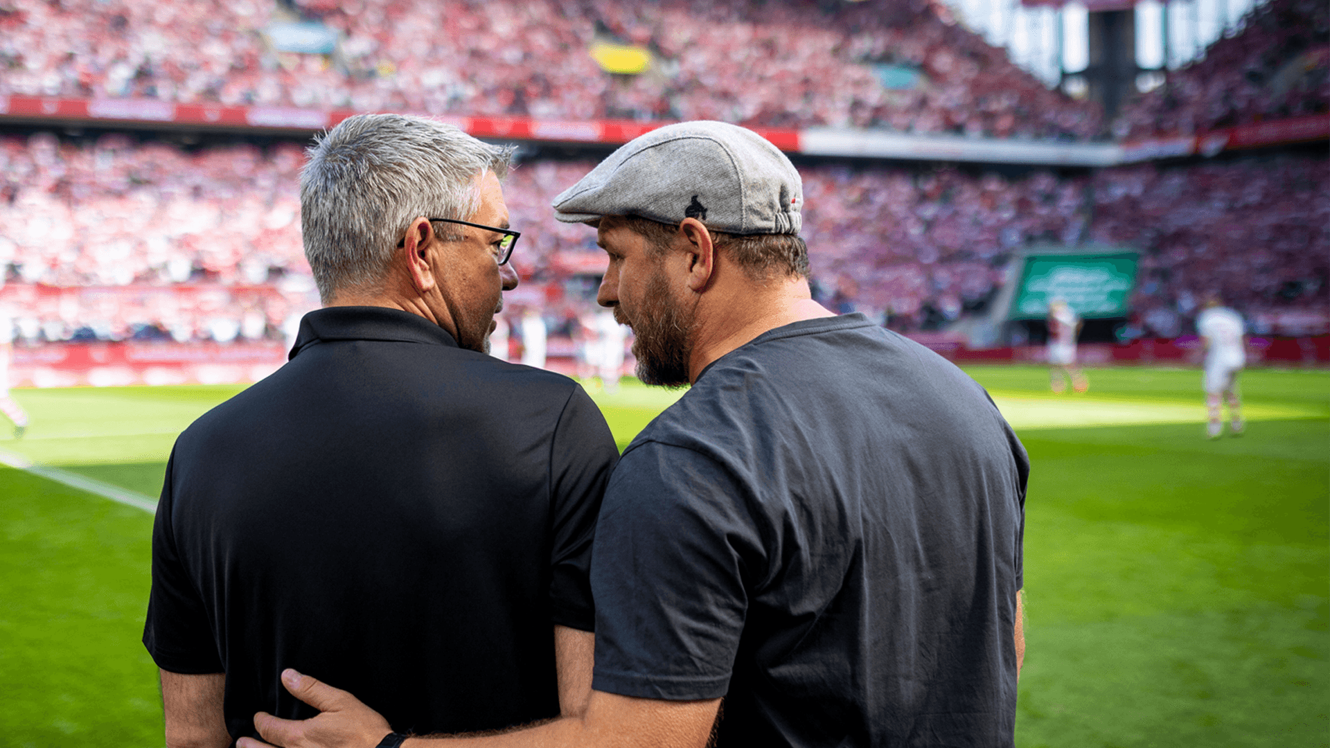 Unions Urs Fischer (l.) und Kölns Coach Steffen Baumgart: Aktuell stecken beide Bundesliga-Trainer mit ihren Vereinen tief in der Krise.