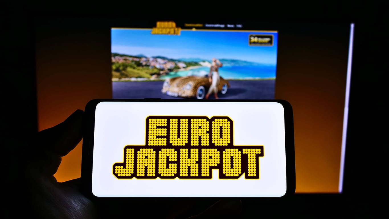 Das Logo der transnationalen Eurojackpot-Lotterie auf einem Handybildschirm.