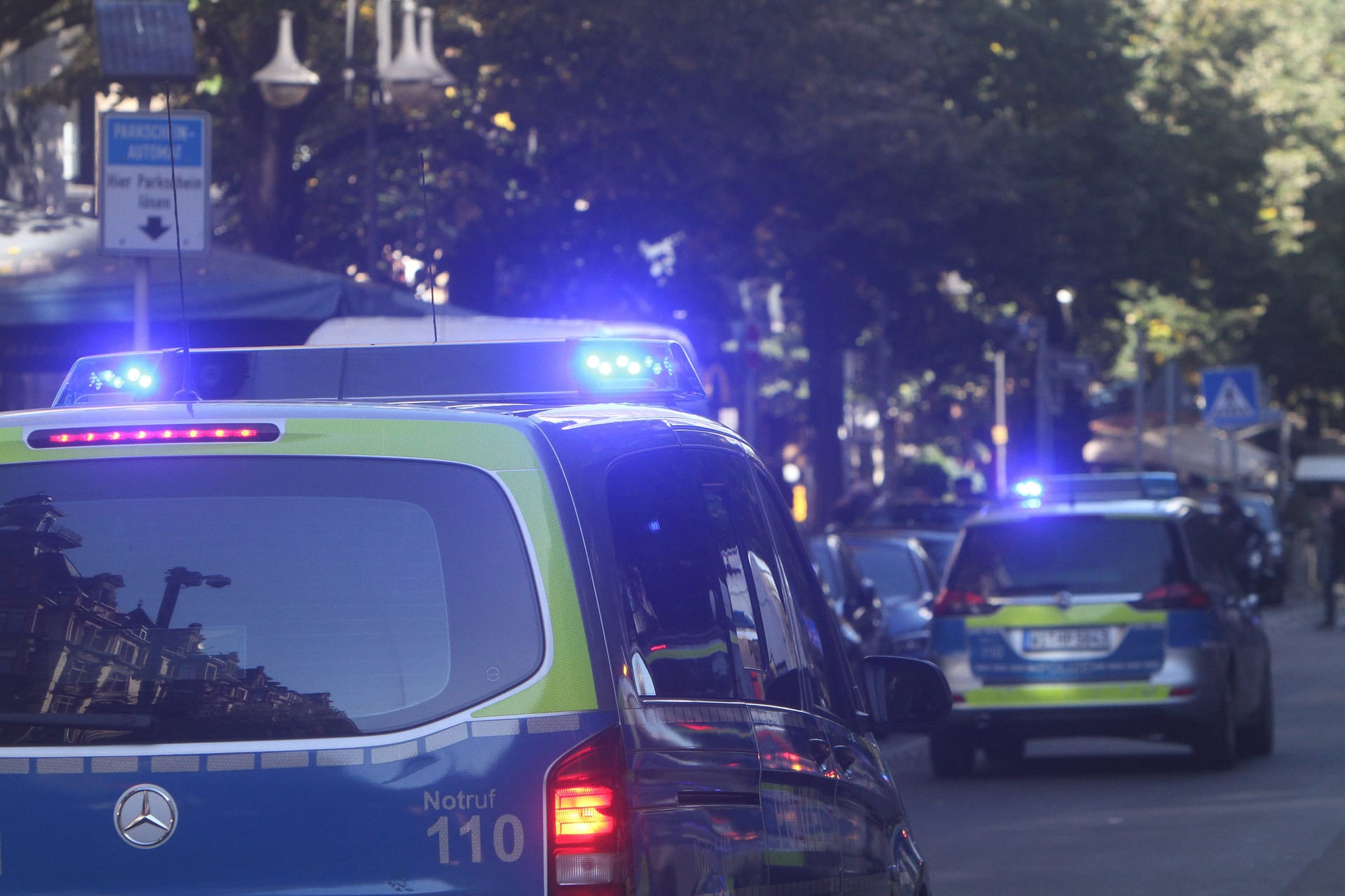 Polizeieinsatz in Hessen (Symbolfoto): Bei Frankfurt wurde am Sonntag ein Mann festgenommen.