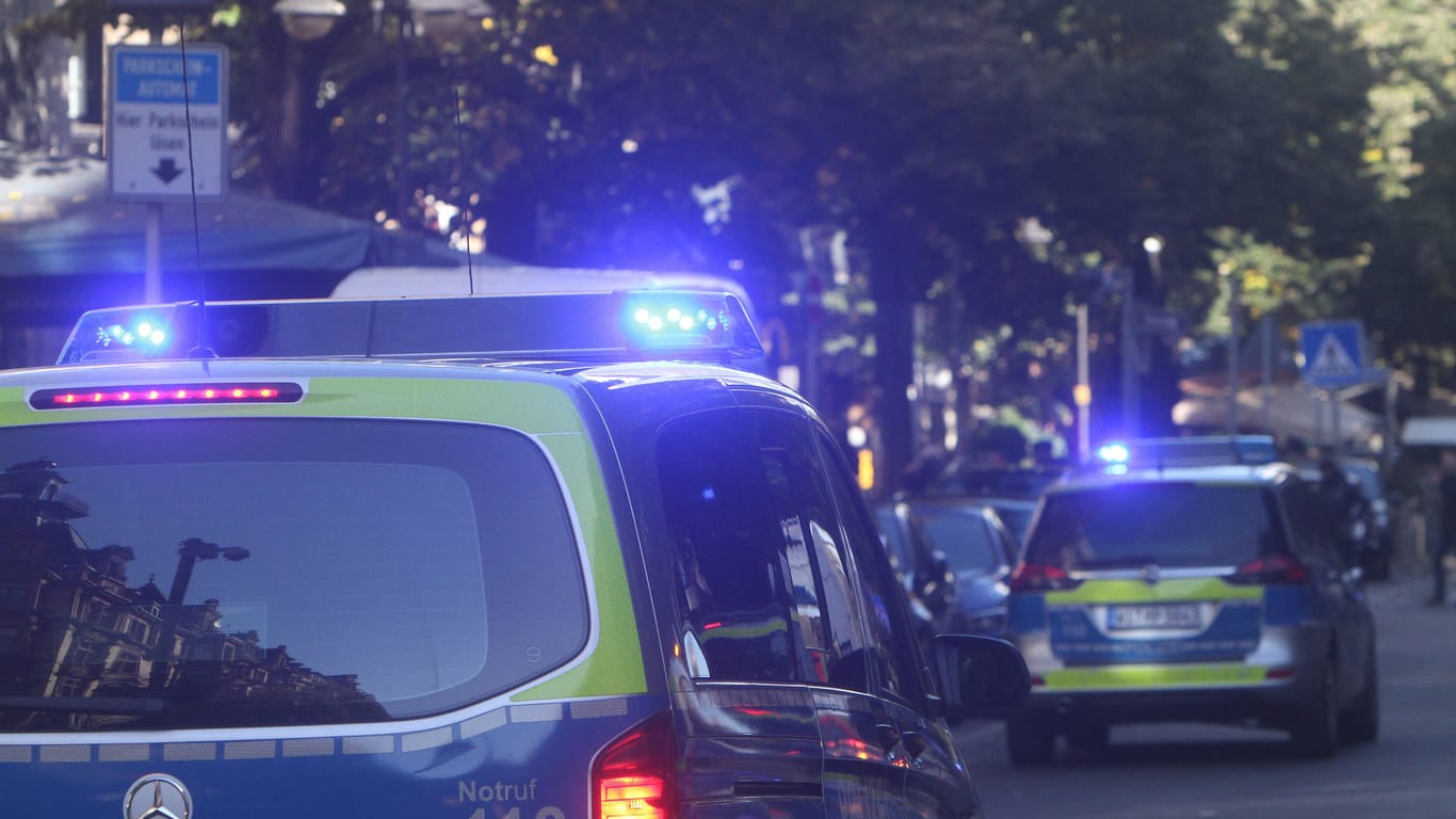 Polizeieinsatz in Hessen (Symbolfoto): Bei Frankfurt wurde am Sonntag ein Mann festgenommen.